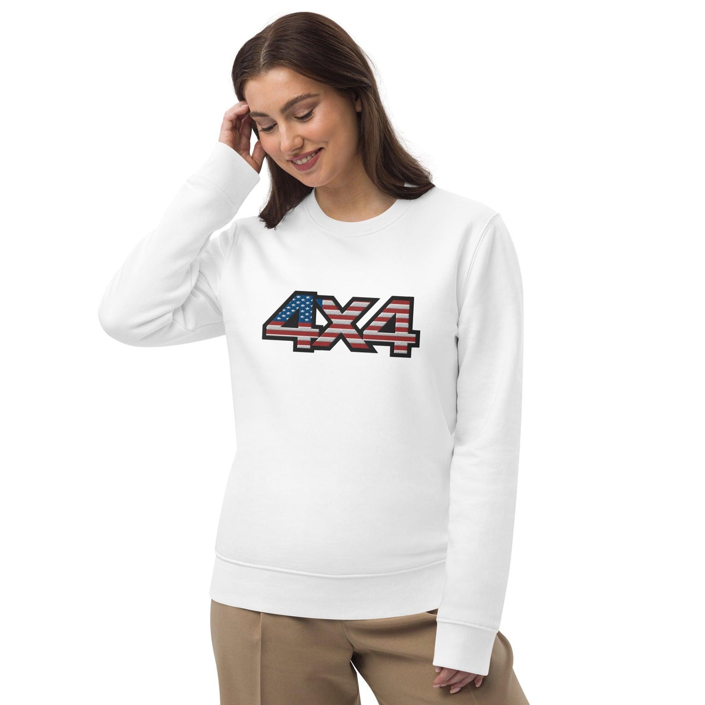 Woman wearing a eco sweatshirt in white